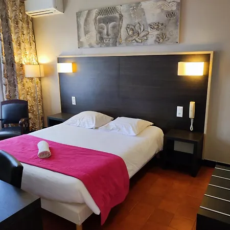 Hotel Et Le Relais Du Val D'orbieu 3*