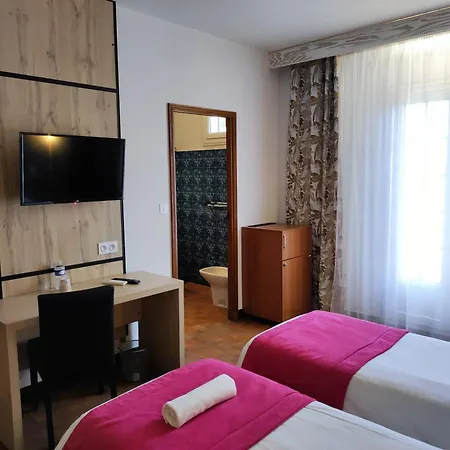 Et Le Relais Du Val D'orbieu Hotel