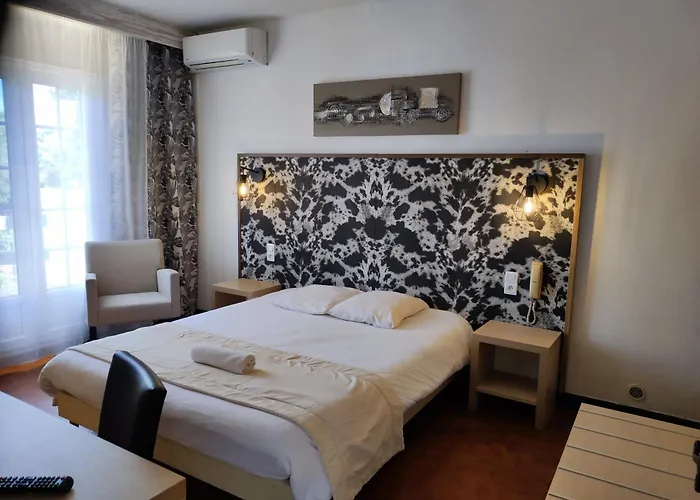 Et Le Relais Du Val D'orbieu فندق